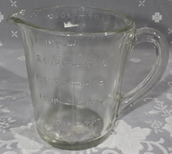 Crown Crystal Glass No. 898.- 1 Pt. Graduated Measure